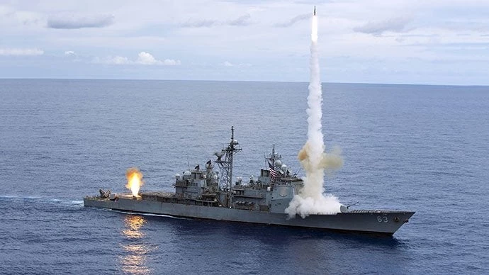 Παραλίγο σύγκρουση αμερικανικού με κινεζικό πολεμικό σκάφος στη Νότια Σινική Θάλασσα (βίντεο)